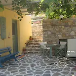 아파트 Kalados -beachfront & Restaurant -