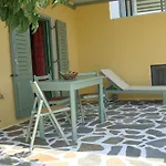 Kalados -beachfront & Restaurant - * Kalando