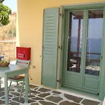 아파트 Kalados -beachfront & Restaurant -