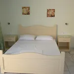 Lägenhet Kalados -beachfront & Restaurant -