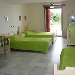 아파트 Kalados -beachfront & Restaurant -