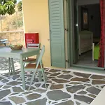 아파트 Kalados -beachfront & Restaurant - Kalando