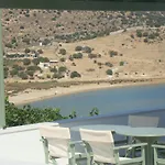 Kalados -beachfront & Restaurant - * Kalando