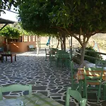 Kalados -beachfront & Restaurant - 아파트