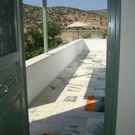 Kalados -beachfront & Restaurant - דירה Kalando