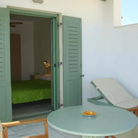 Kalados -beachfront Studios- Апартаменты *