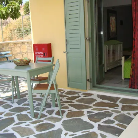 דירה Kalados -beachfront & Restaurant - Kalando