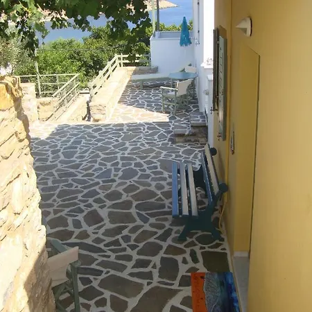 דירה Kalados -beachfront & Restaurant -
