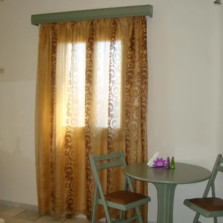 Appartamento Kalados -beachfront & Restaurant - *