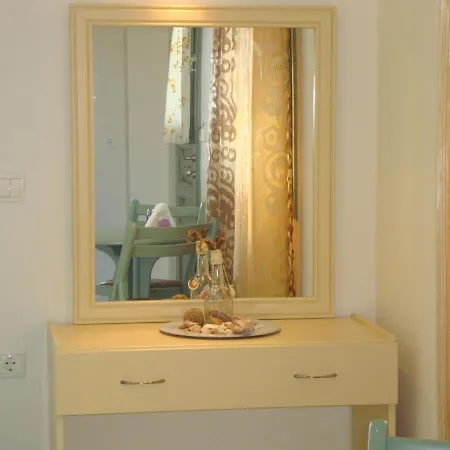 דירה Kalados -beachfront & Restaurant - *