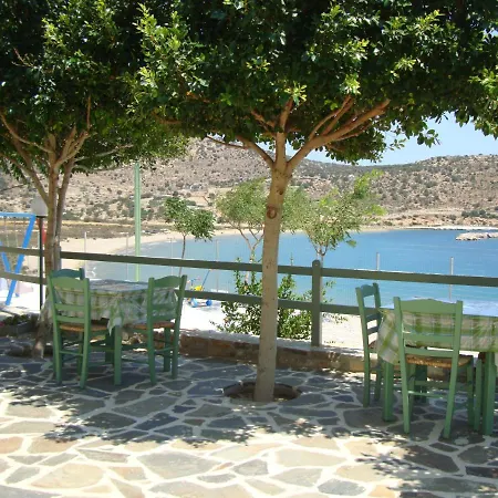 아파트 Kalados -beachfront & Restaurant -