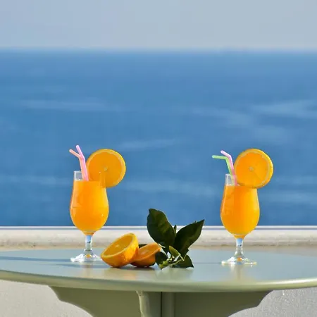 Kalados -beachfront & Restaurant - דירה Kalando